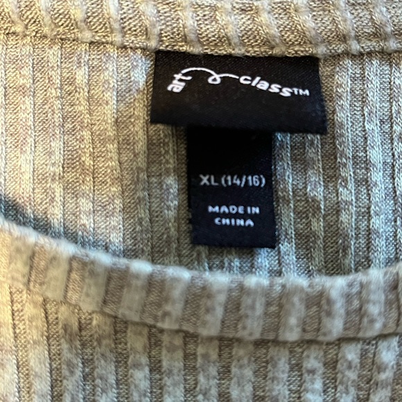 Art Class top 🖤 - Picture 4 of 4